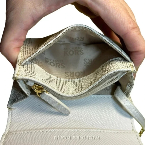 EUC MICHAEL KORS COMPACT WALLET - Picture 9 of 16